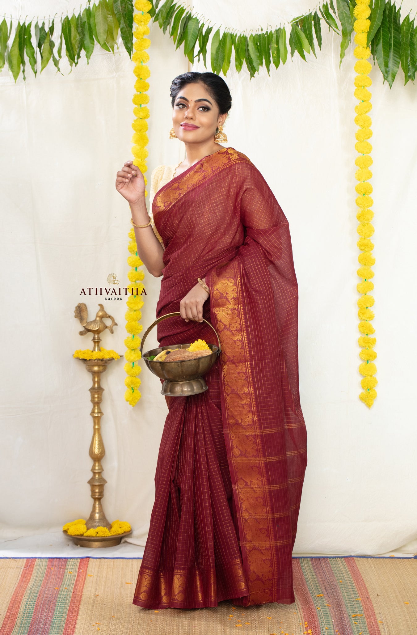 Rani Zari Checks Self With Golden Border