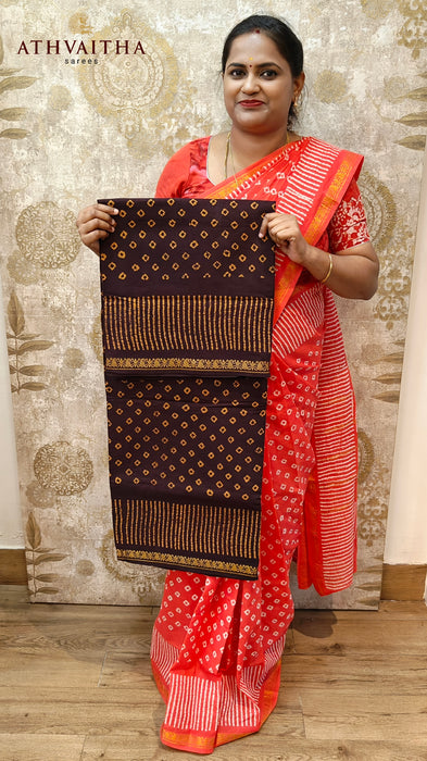 Madurai Sungudi Cotton Saree With Small Zari Border- Chakra Bandhani
