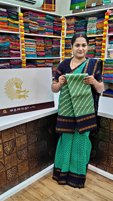 Heritage Rani Sungudi Cotton Cross Bandini With Doubleside Rudraksha Border-Contrast